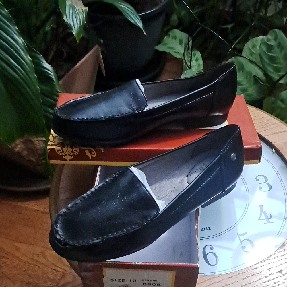 Life Stride Black Leather Loafers